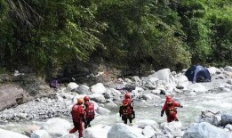 网友爆料山洪事件视频,视频记录生死时速